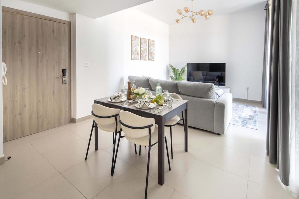 Frank Porter - Prive Residence Apartment in Dubai