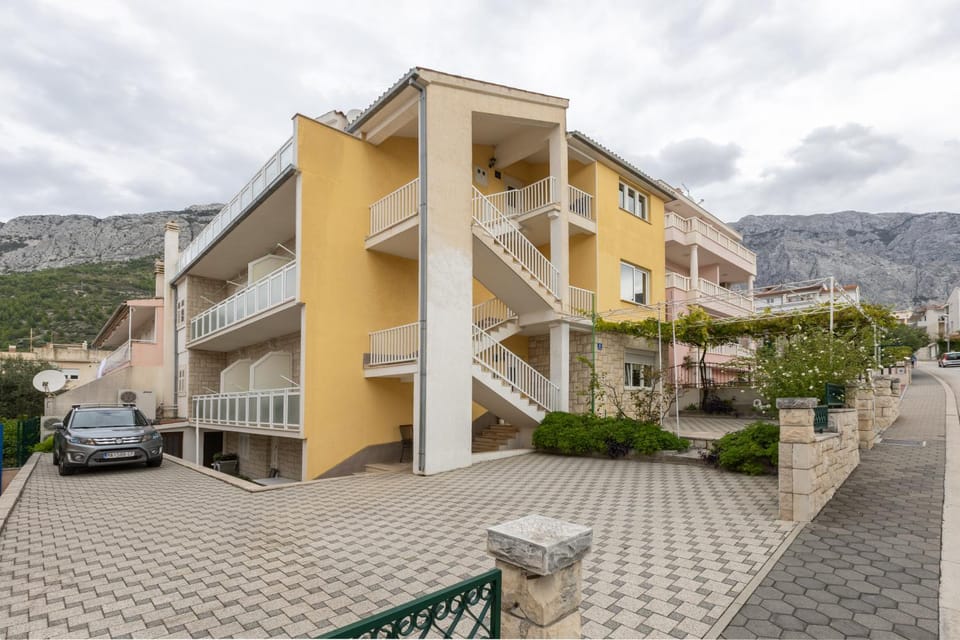 Property building, Street view