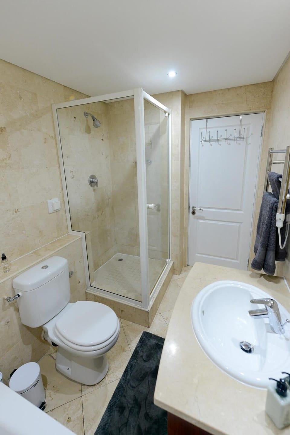 Shower, Toilet, towels