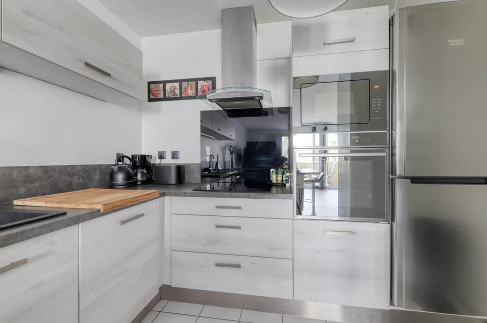 Coffee/tea facilities, stove, toaster