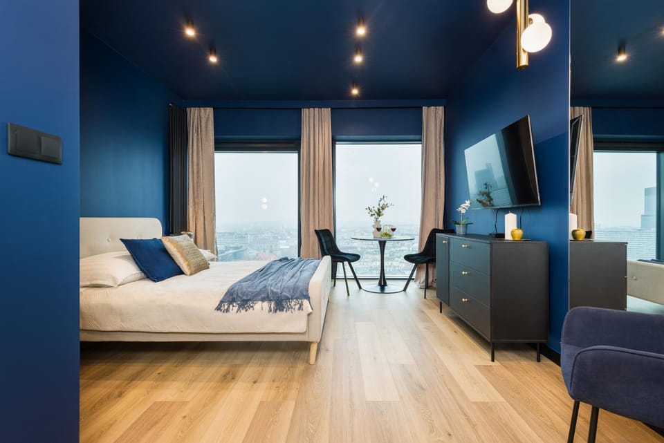 Bed, TV and multimedia, Living room, Dining area, City view