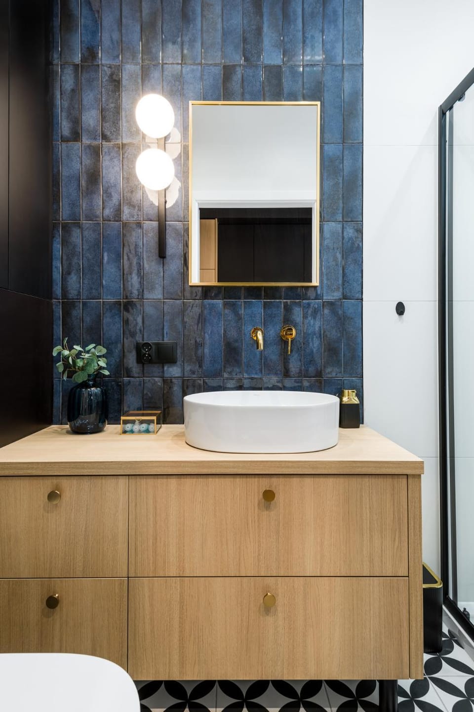 Shower, Toilet, Bathroom, Decorative detail