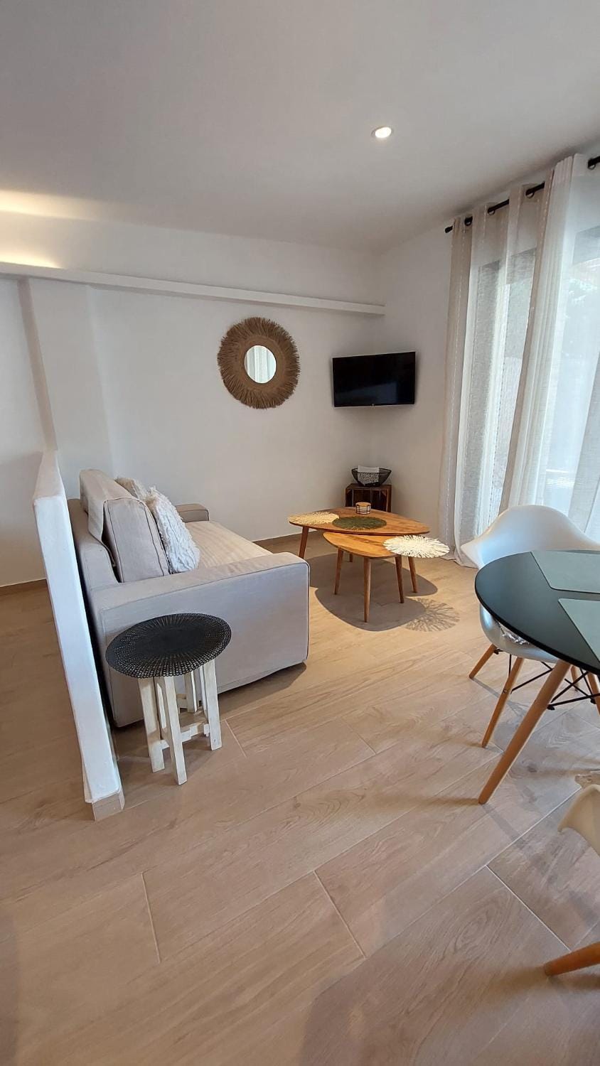 TV and multimedia, Seating area