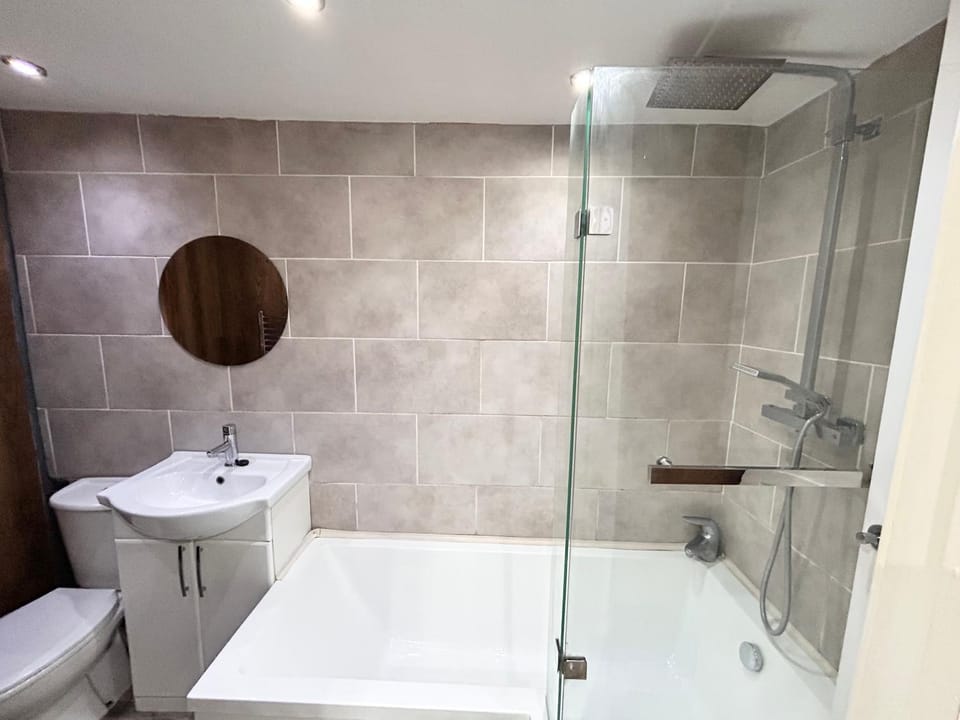 Beautiful 4 bedroom property with 5G WI-FI and smart tv House in Hull