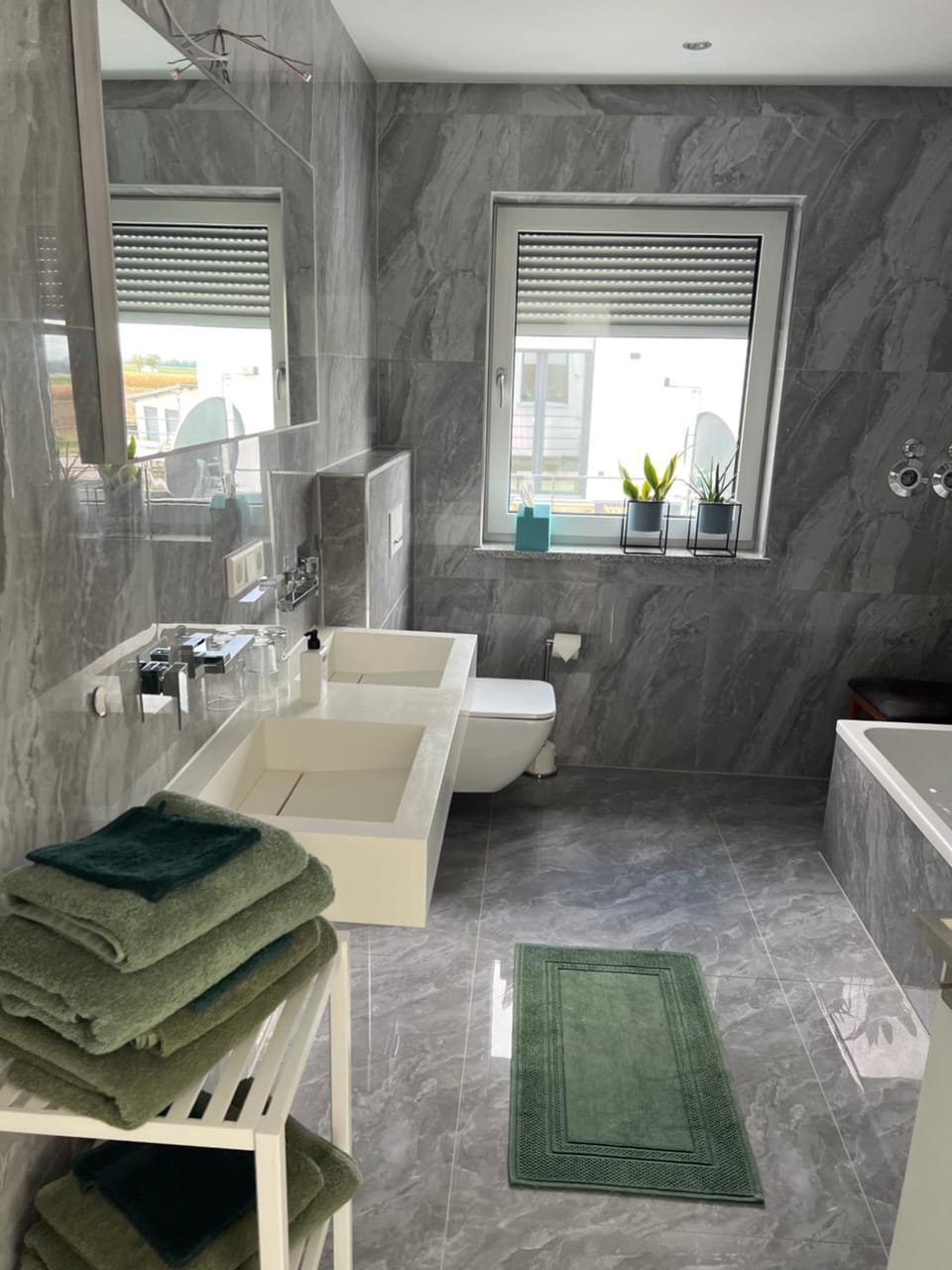 Bathroom, Bath, towels