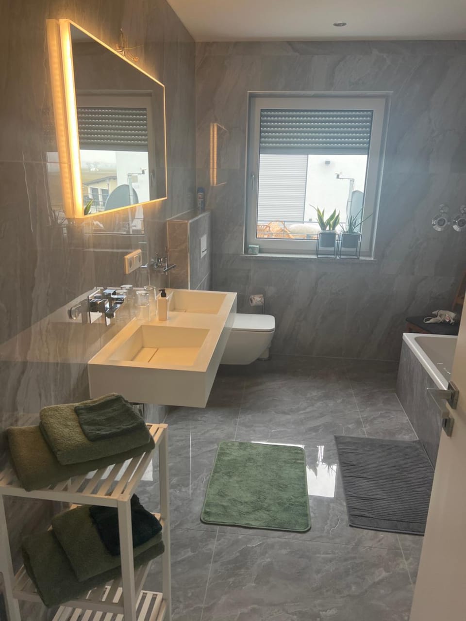 Shower, Toilet, Bathroom, Bath, towels