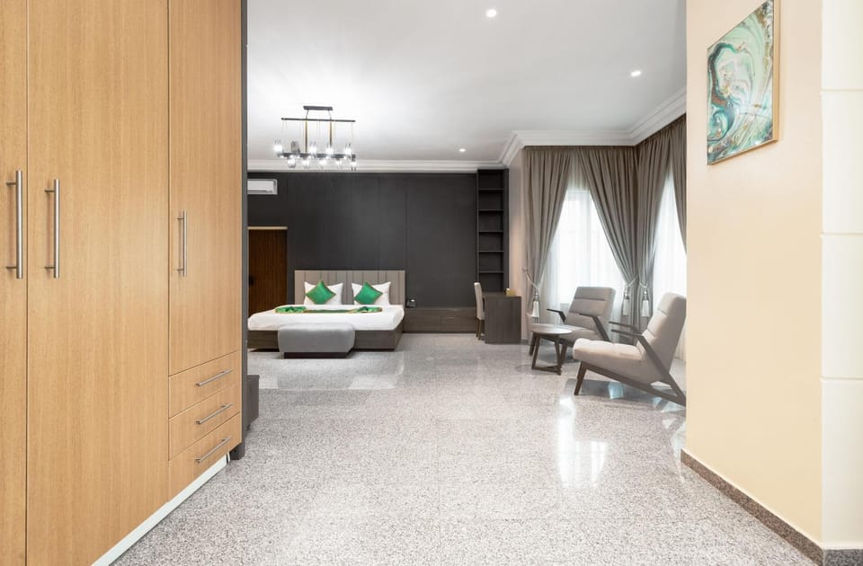 Bed, Living room, Photo of the whole room, Seating area, Bedroom, wardrobe