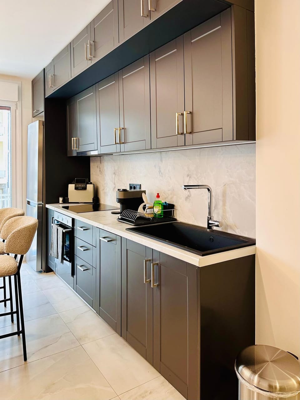 Coffee/tea facilities, Kitchen or kitchenette, Dining area, minibar, stove