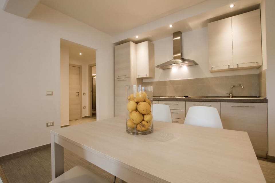 Kitchen or kitchenette, Dining area, stove