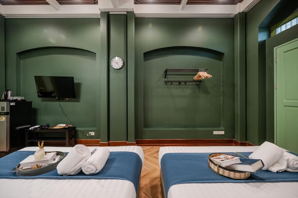 Photo of the whole room, Bedroom, towels