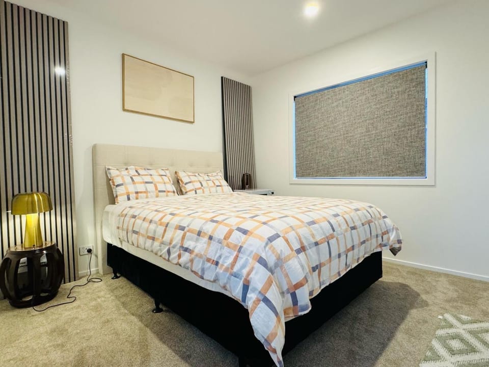 New house has bedroom with attached bathroom Vacation rental in Taupo