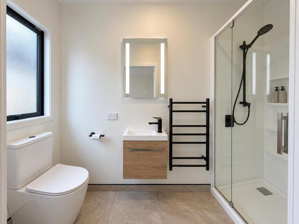 New house has bedroom with attached bathroom Vacation rental in Taupo