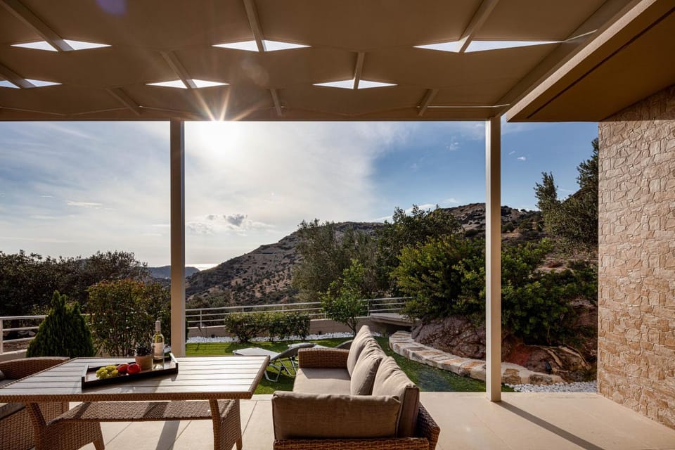 Property building, Patio, Spring, Day, Natural landscape, View (from property/room), Balcony/Terrace, Seating area, Dining area, Mountain view