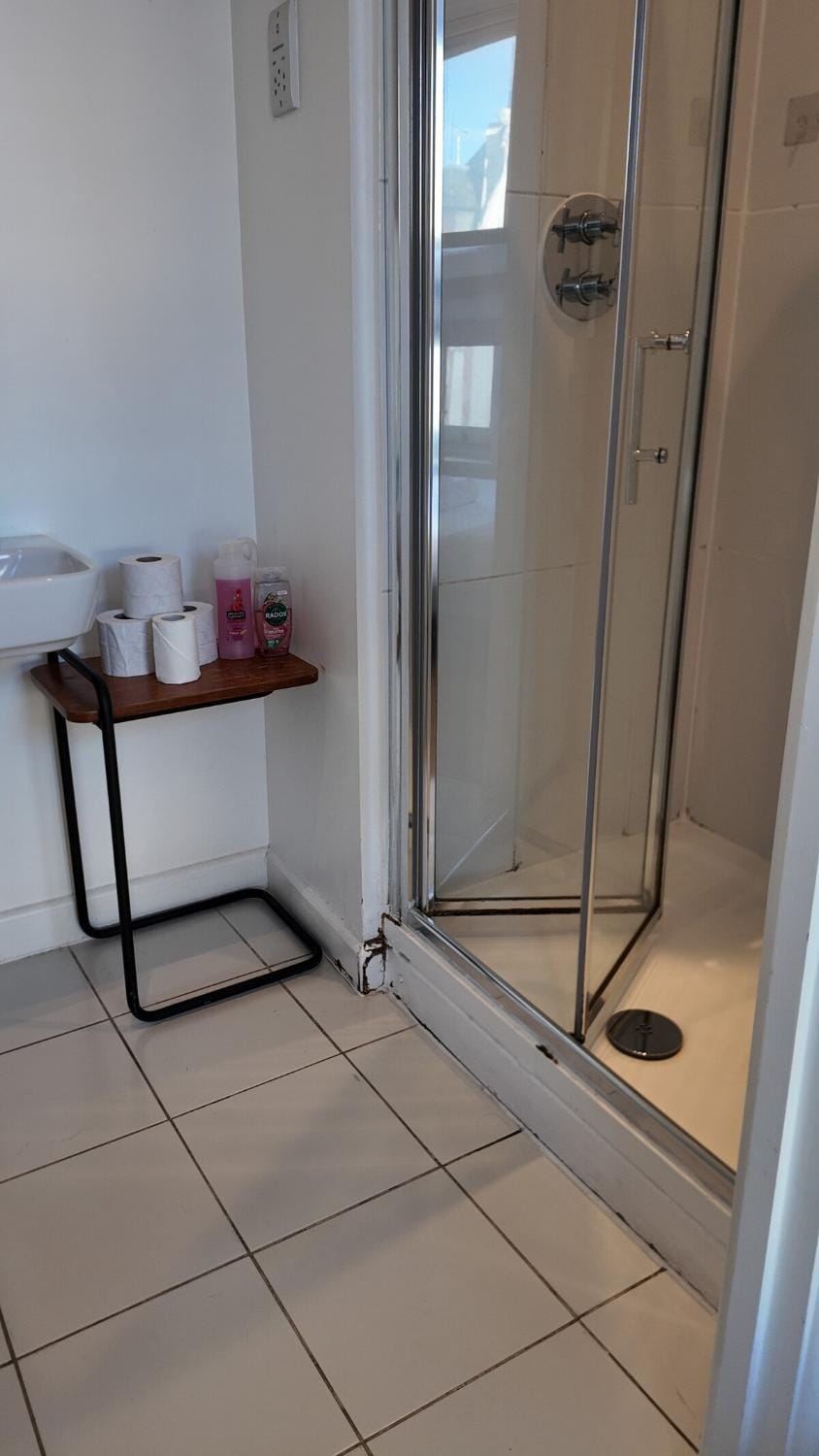 Shower, Bathroom, towels