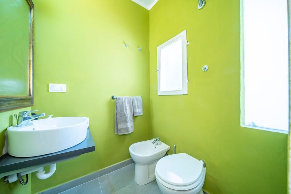 Shower, Toilet, Bathroom, bidet, towels