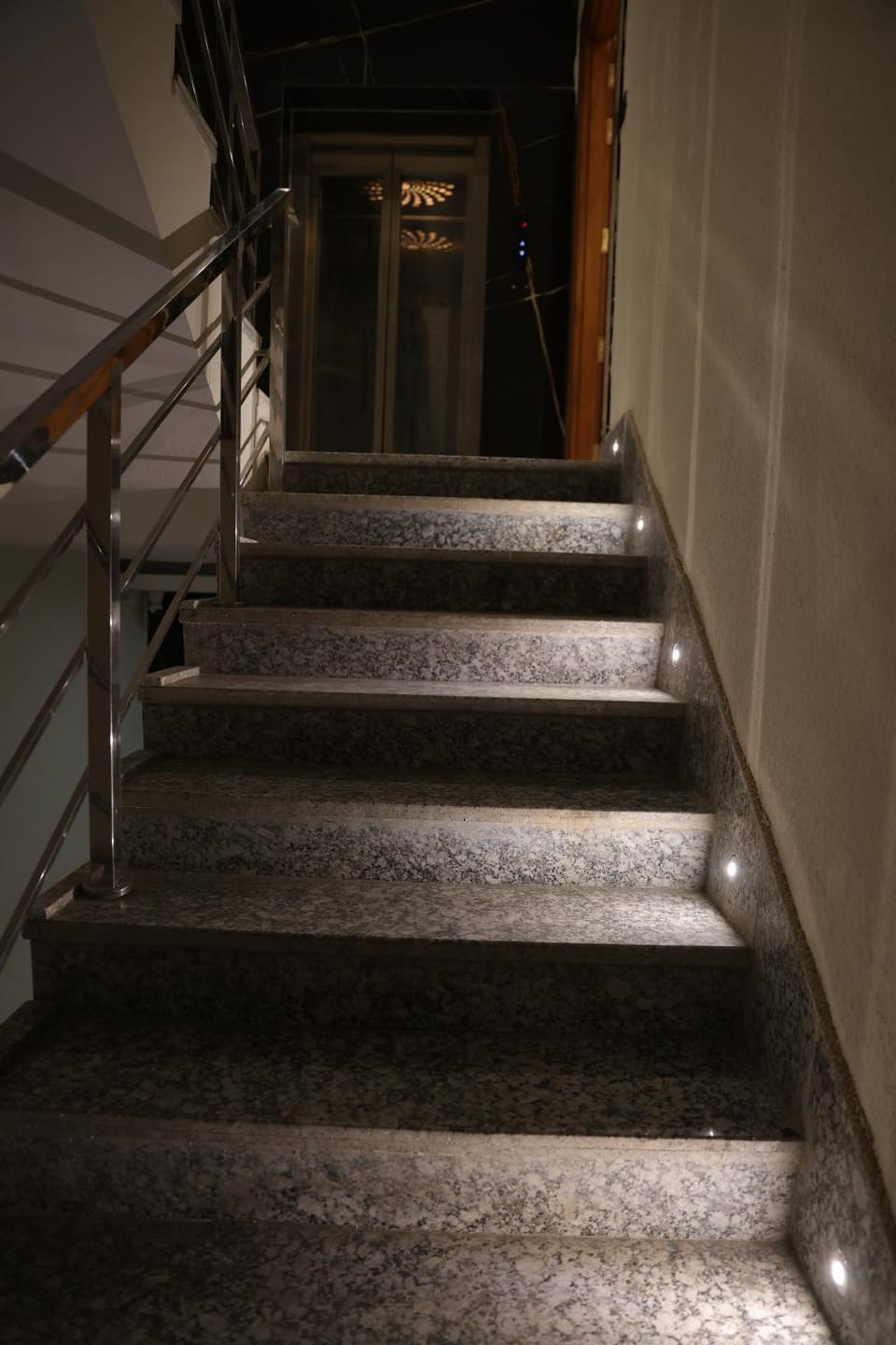 Facade/entrance, elevator