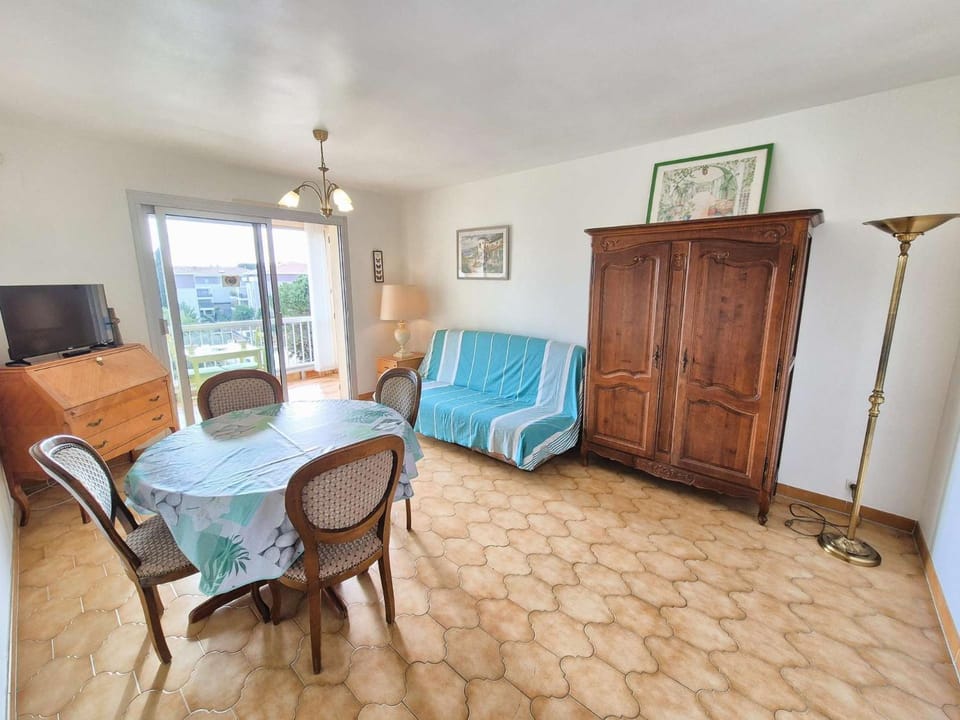 TV and multimedia, Living room, Dining area