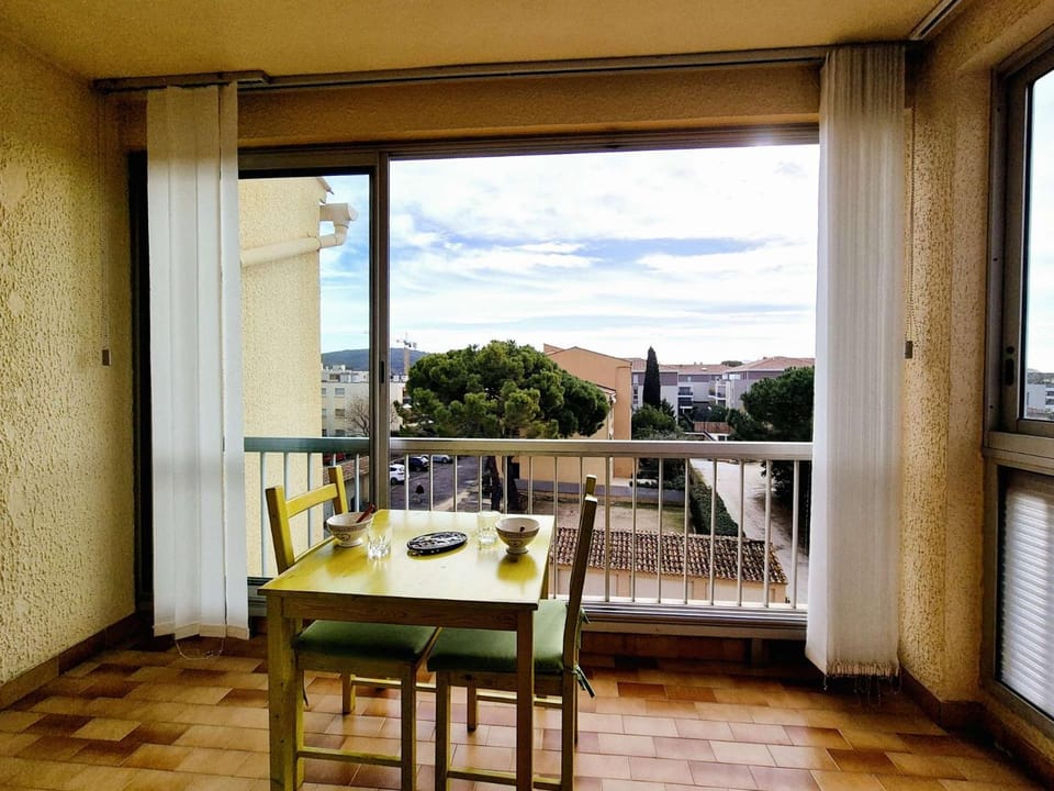 Patio, Dining area