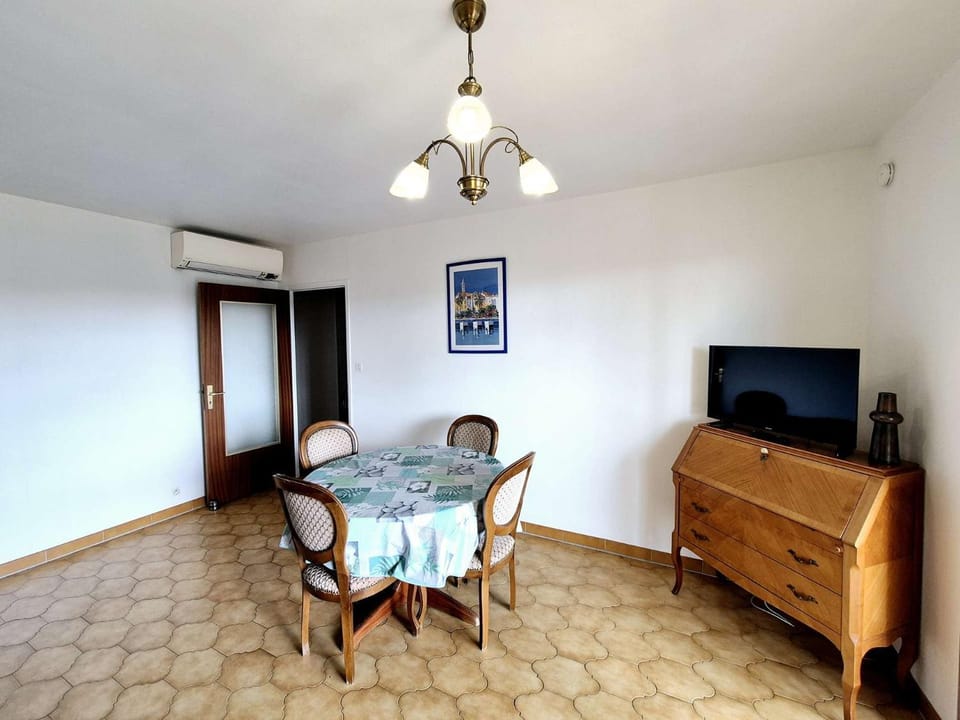 TV and multimedia, Living room, Dining area