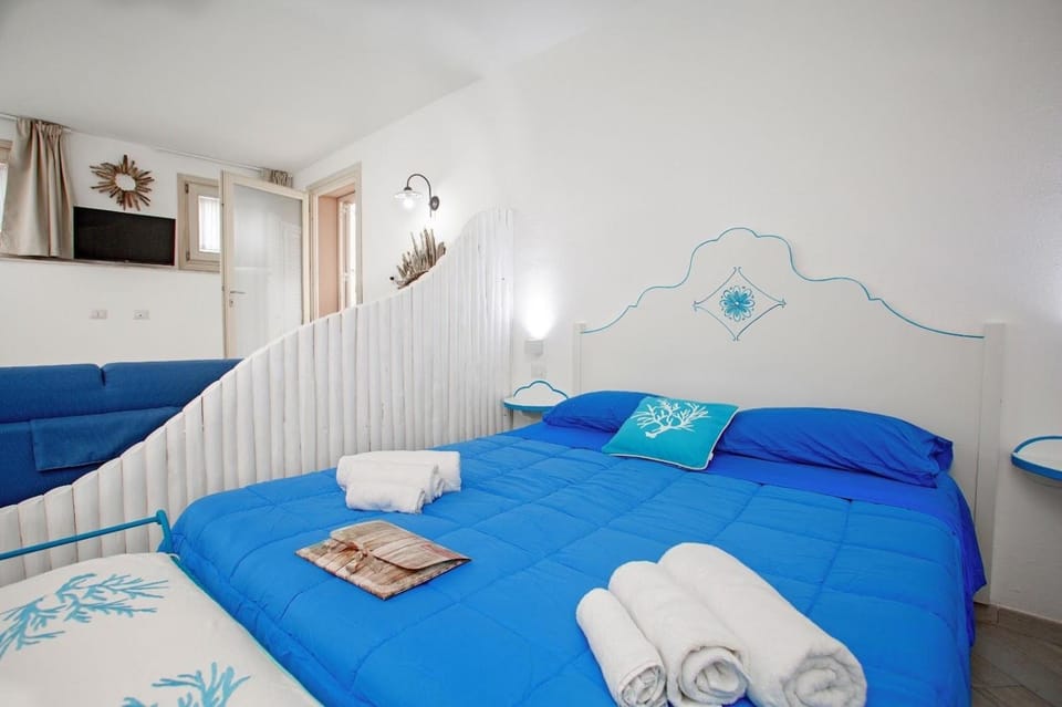 Bed, TV and multimedia, Photo of the whole room