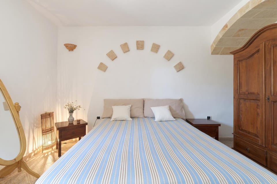 Bed, Photo of the whole room, Bedroom, wardrobe