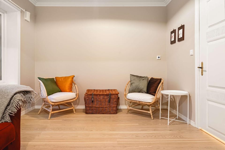 Living room, Seating area