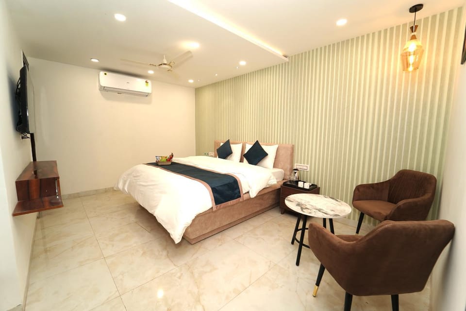 Bed, Photo of the whole room, Bedroom, air conditioner