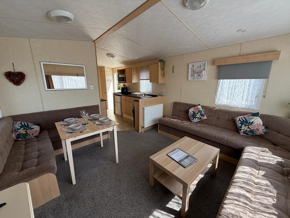 Sunnymede i15 Hot Tub - pet friendly, bed linen - Meadow Lakes Caravan & Lodge Hire Apartment in Ingoldmells