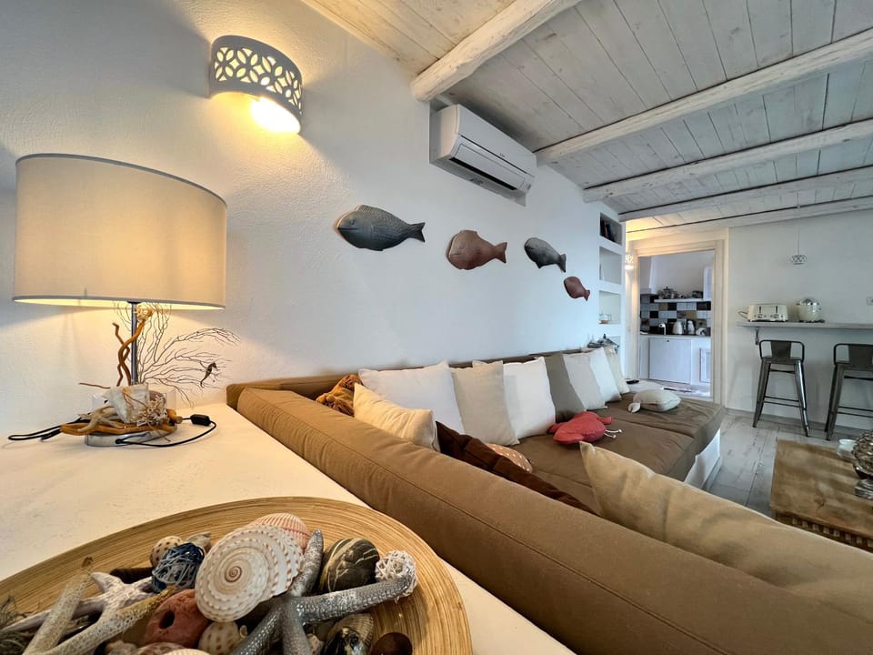 Living room, Seating area, air conditioner