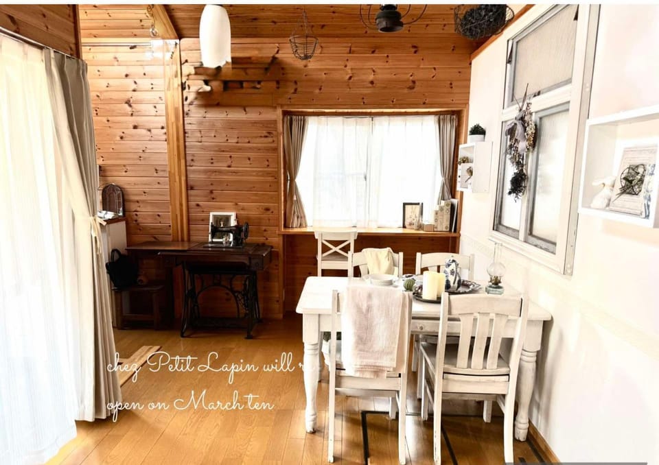 chez Petit Lapinシェプチラパン House in Karuizawa