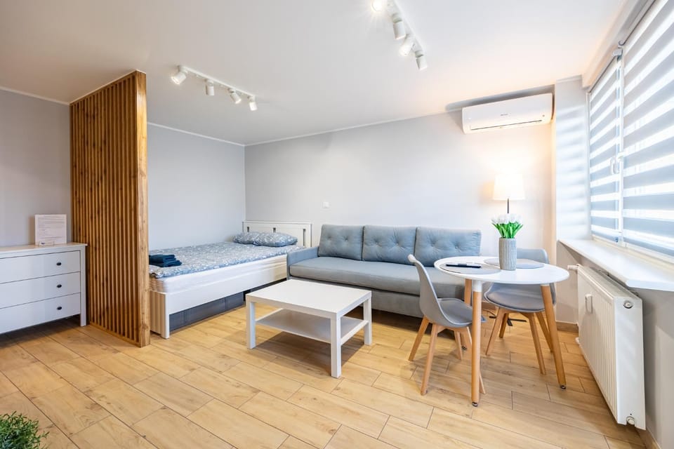 Bed, Seating area
