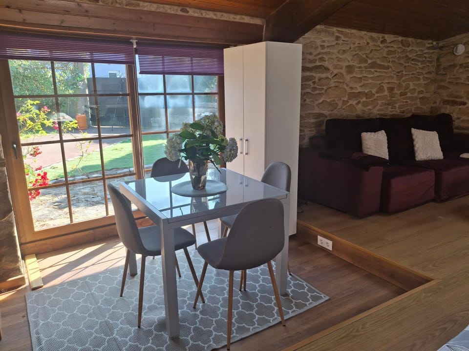 Seating area, Dining area