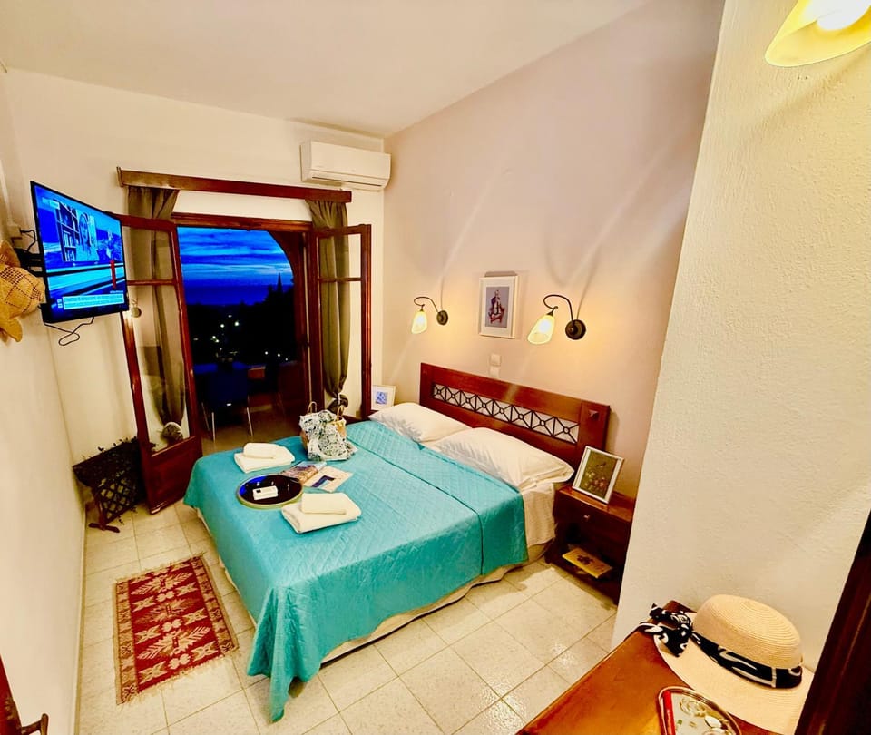 TRAVELLERS BEAUTIFUL ELEN Agios Gordios Sea Apartment hotel in Corfu, Greece