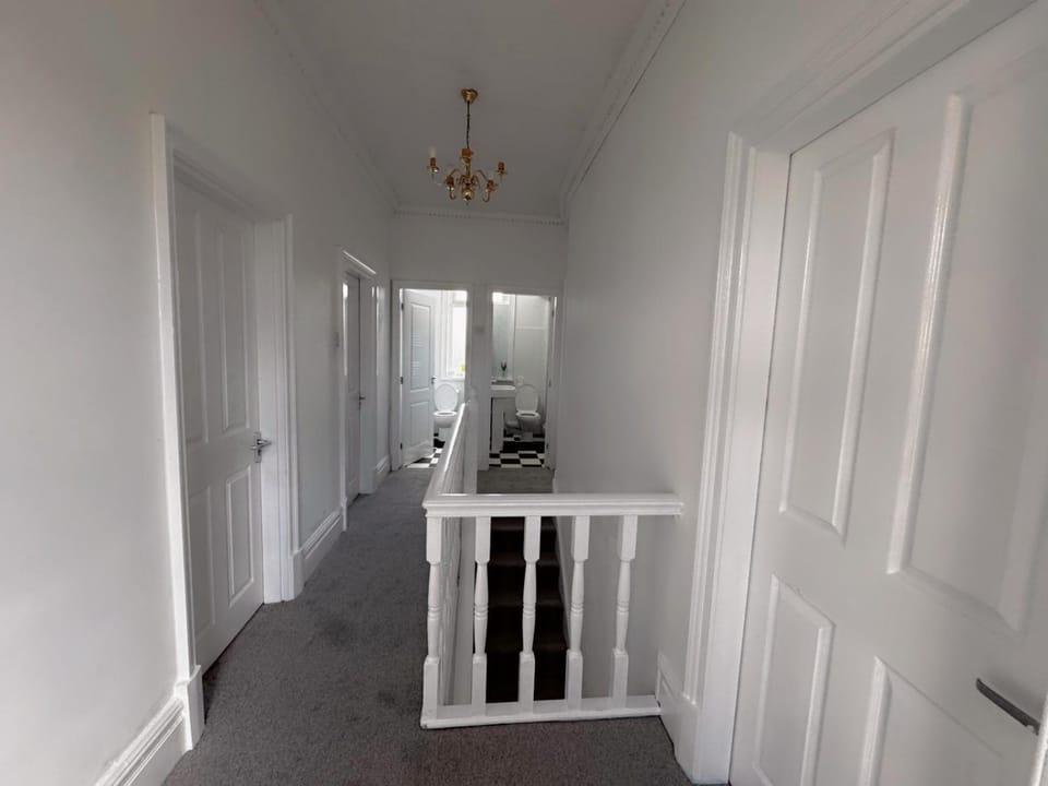 Double-Bedroom in the Heart of Salford Manchester Perfect for Short Stays GCSW5 Bed and Breakfast in Salford