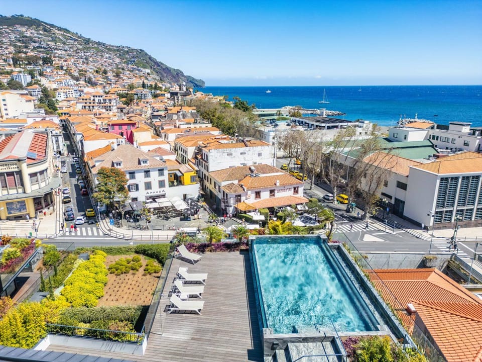 Landmark view, Mountain view, Sea view, Swimming pool
