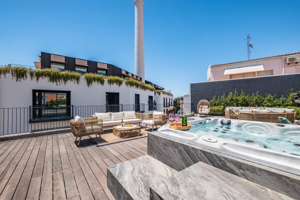 BBQ facilities, Hot Tub, Balcony/Terrace, Dining area