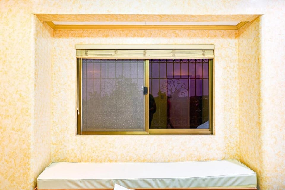 Spacious Family House in Tagaytay with Billiards, Garden, and Courtyard Apartment in Tagaytay