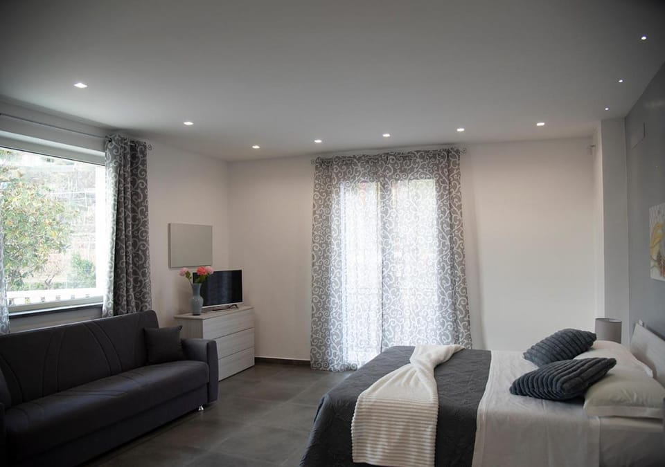 TV and multimedia, View (from property/room), Evening entertainment, Bedroom