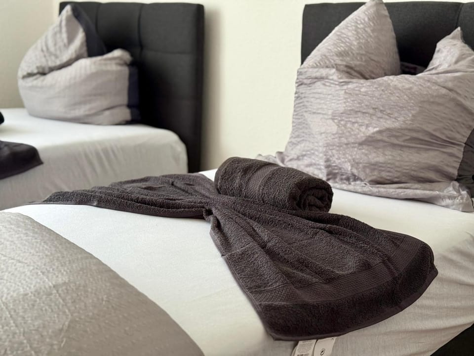 Bed, Photo of the whole room, Bedroom, towels