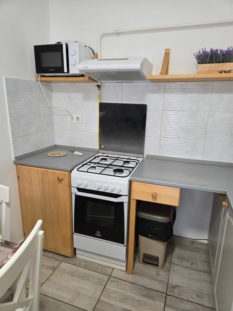 Kitchen or kitchenette, oven
