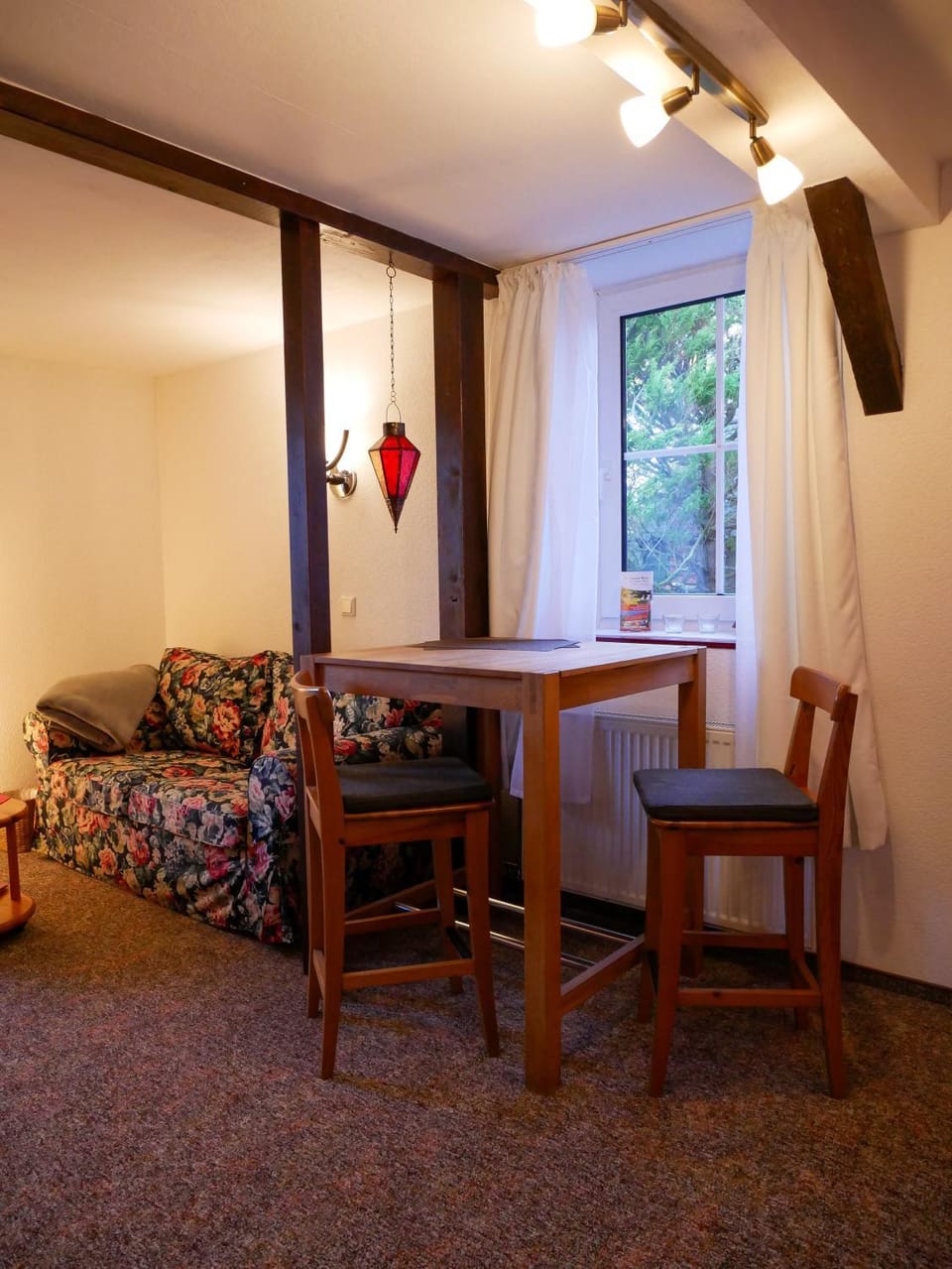 Seating area, Dining area