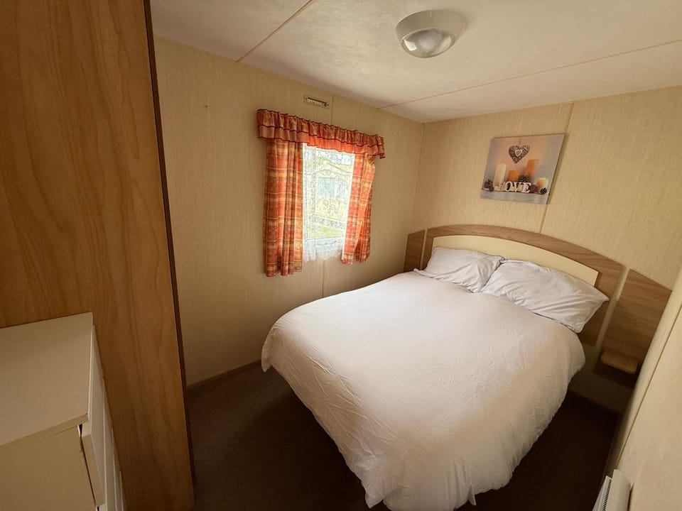 Sunnymede G20 with Hot Tub - pet friendly, Wifi, bed linen - Meadow Lakes Caravan & Lodge Hire Apartment in Ingoldmells