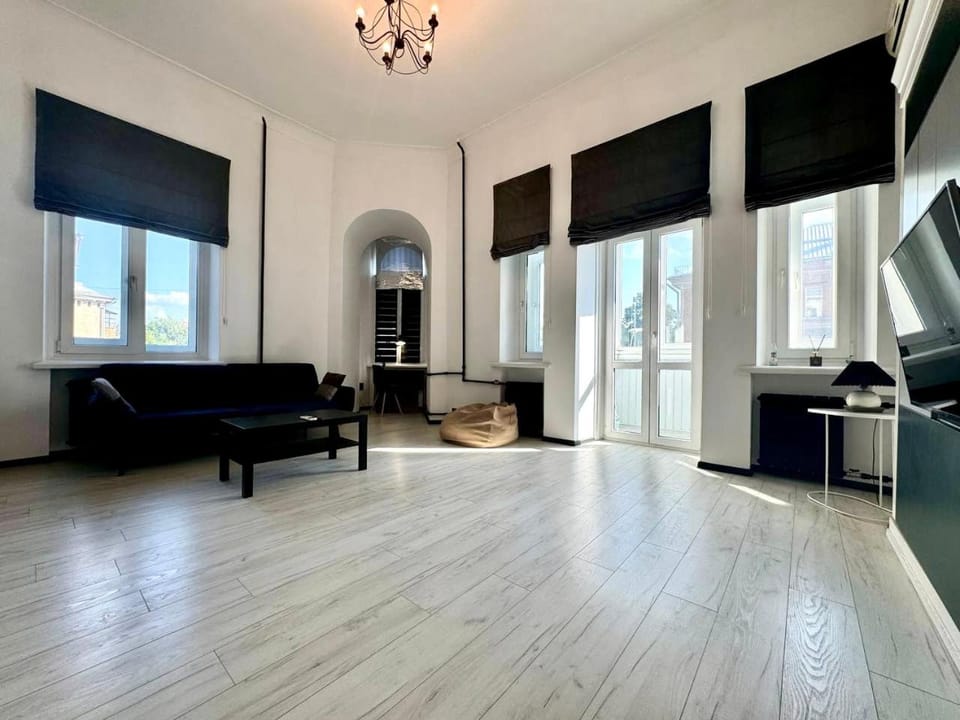 ApartPoltava Світлі апартаменти з високою стелею Стильний ДИЗАЙН 2023 Apartment in Ukraine