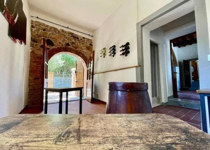 Rustico Jacuzzi & Wine Apartment in Tuscany