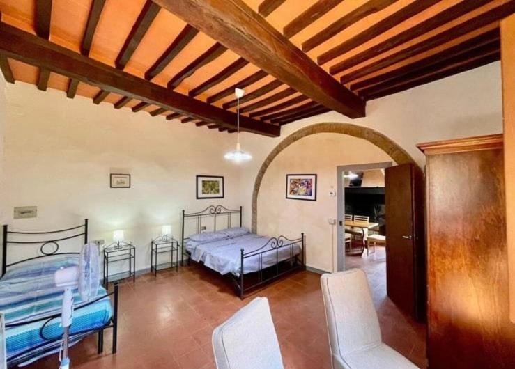 Rustico Jacuzzi & Wine Apartment in Tuscany