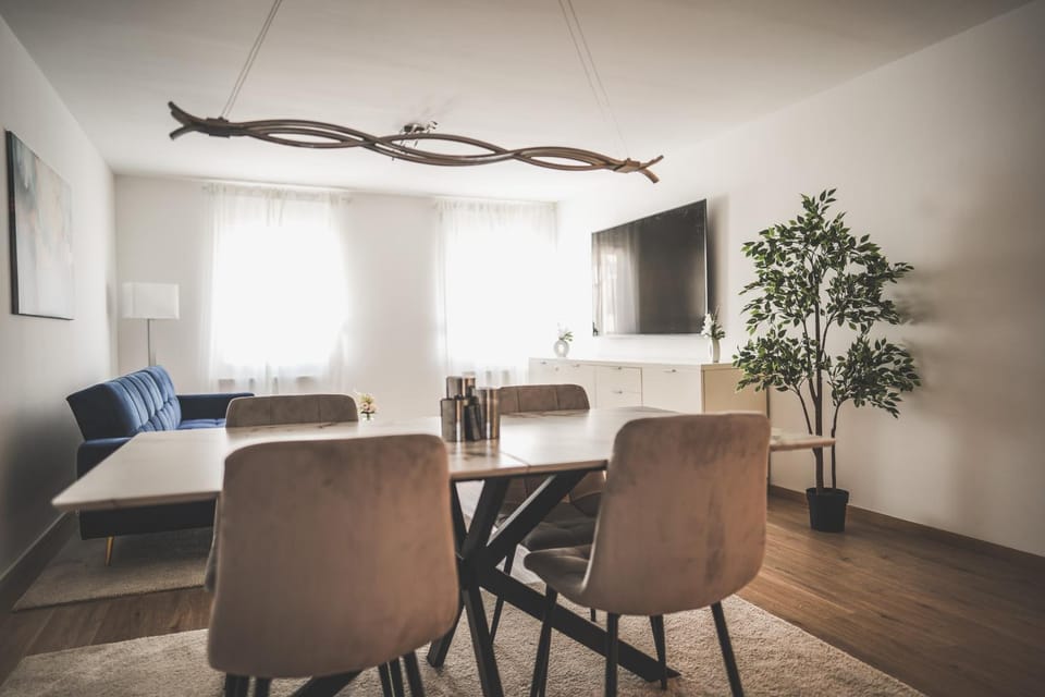 Designer Apartment in Sinsheim Erstbezug 75 TV mit Netflix und offene Küche WeHome Premium Apartment in Sinsheim