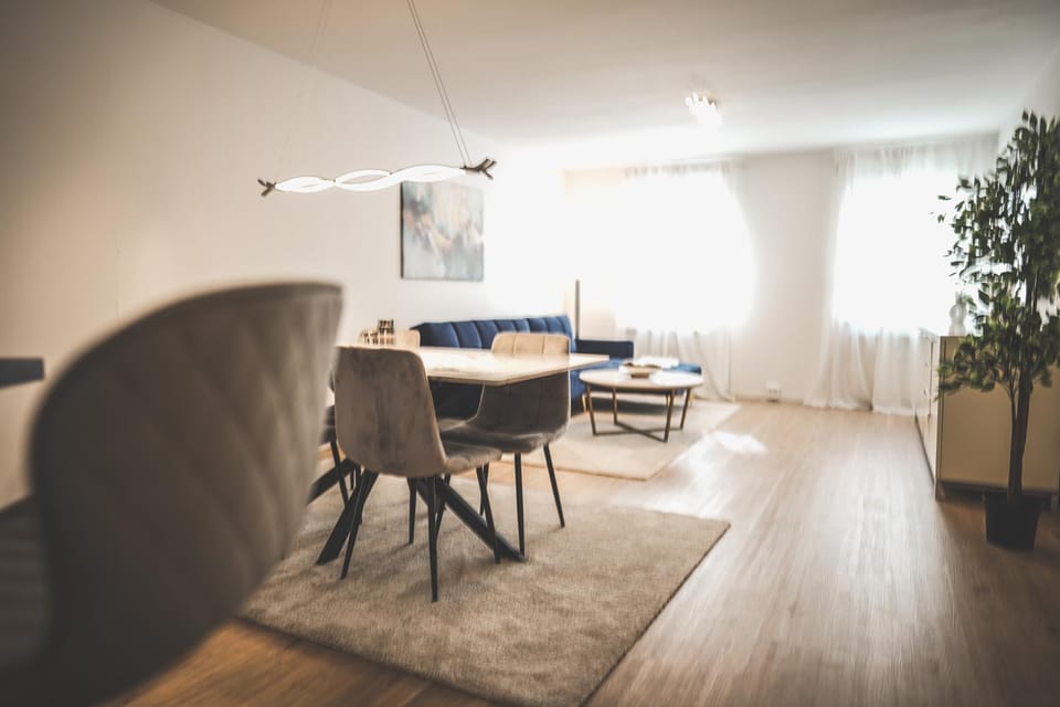 Designer Apartment in Sinsheim Erstbezug 75 TV mit Netflix und offene Küche WeHome Premium Apartment in Sinsheim