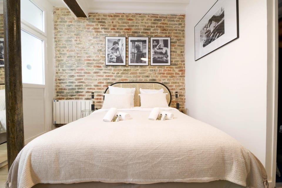 Bed, Photo of the whole room