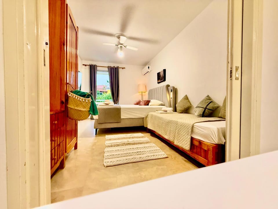Bed, Bedroom, towels, air conditioner