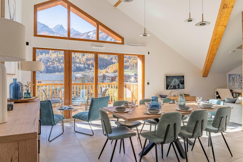 Living room, Dining area